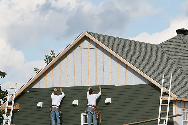 Professional Siding Installation technician working in Hicksville, NY